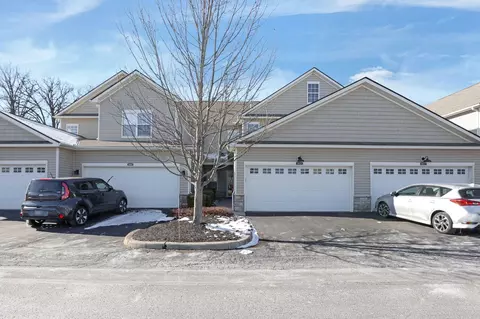 9073 Polaris Lakes Dr, Columbus, OH 43240