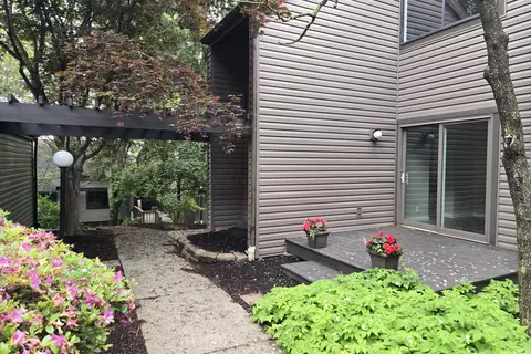 695 Tall Oaks Dr, Newark, OH 43055