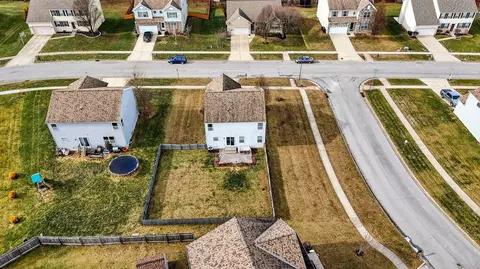 View/Area - 631 Rolling Acre Dr, Lithopolis, OH 43136 photo 3 of 7