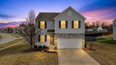 631 Rolling Acre Dr, Lithopolis, OH 43136