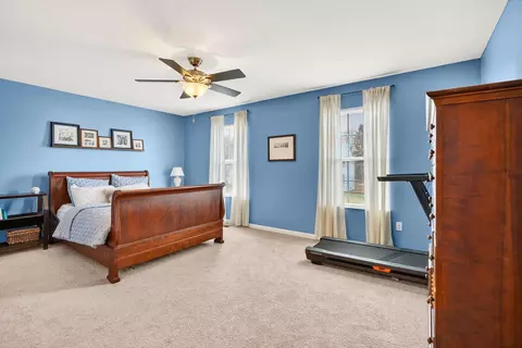 Bedroom - 631 Rolling Acre Dr, Lithopolis, OH 43136 photo 2 of 5