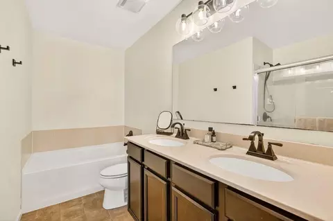 Bath - 631 Rolling Acre Dr, Lithopolis, OH 43136 photo 2 of 3