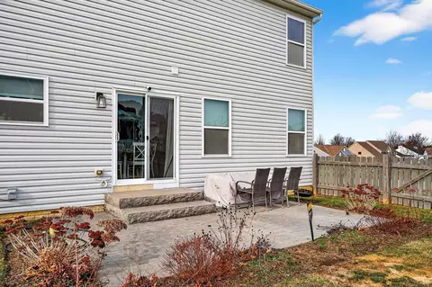 Exterior - 631 Rolling Acre Dr, Lithopolis, OH 43136 photo 6 of 10