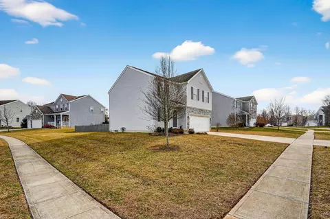 Exterior - 631 Rolling Acre Dr, Lithopolis, OH 43136 photo 4 of 10