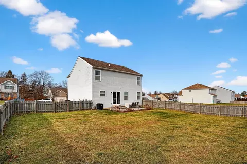 Exterior - 631 Rolling Acre Dr, Lithopolis, OH 43136 photo 7 of 10