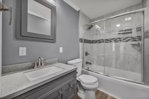 Bath - 283 Clover Ave, Marion, OH 43302 photo 1 of 3