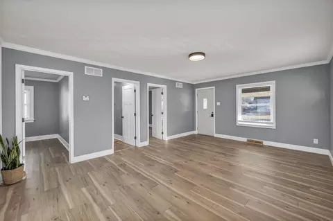 Living - 283 Clover Ave, Marion, OH 43302 photo 3 of 4