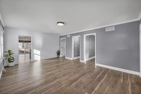 Living - 283 Clover Ave, Marion, OH 43302 photo 2 of 4