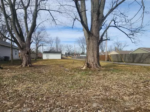 220 W Ohio Ave W, Washington Court House, OH 43160