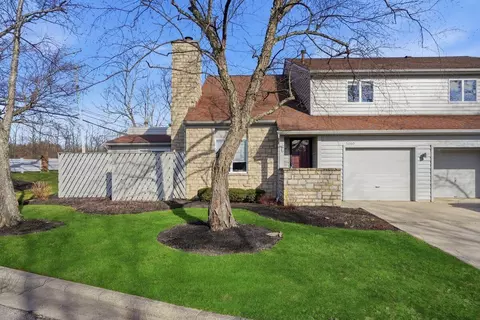 5040 Blendon Pond Dr, Westerville, OH 43081