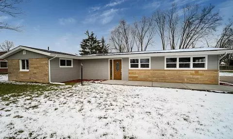 128 Ravenwood Dr, Springfield, OH 45504