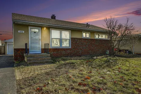 4216 Maplegrove Dr, Grove City, OH 43123