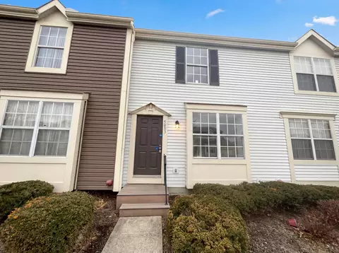 5083 Singleton Dr #33B, Hilliard, OH 43026