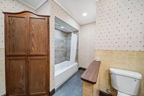 Bath - 230 W Columbus St, Mount Sterling, OH 43143 photo 3 of 4