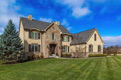 9338 Deer Path Ct, Powell, OH 43065