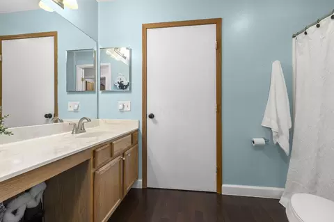 Bath - 1930 Farmbrook Cir S, Grove City, OH 43123 photo 1 of 4