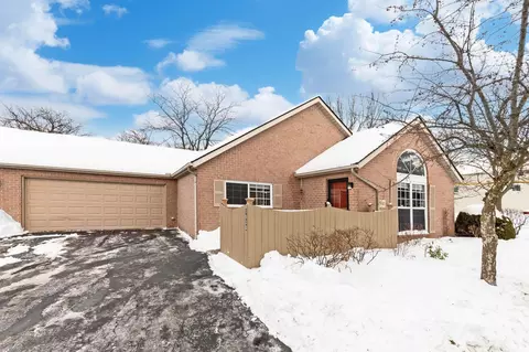 Exterior - 1930 Farmbrook Cir S, Grove City, OH 43123 photo 2 of 5