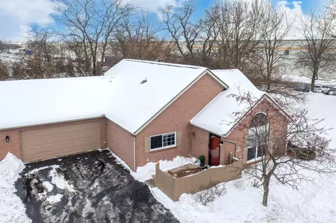 Exterior - 1930 Farmbrook Cir S, Grove City, OH 43123 photo 4 of 5