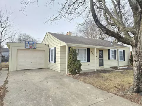 329 Weymouth Ln, Columbus, OH 43228