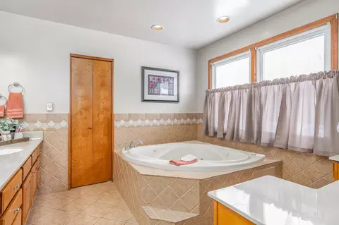 Bath - 7618 Stout Rd, Circleville, OH 43113 photo 1 of 5