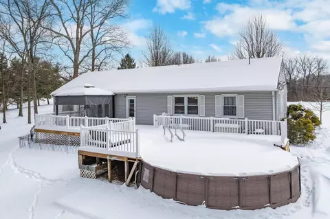 Exterior - 7618 Stout Rd, Circleville, OH 43113 photo 3 of 9