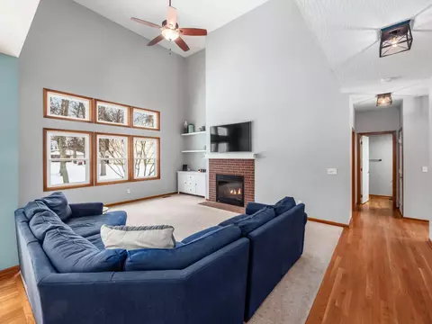 Living - 974 Wake Dr, Westerville, OH 43082 photo 4 of 10