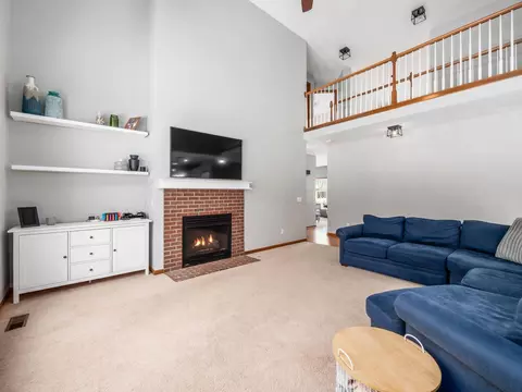 Living - 974 Wake Dr, Westerville, OH 43082 photo 9 of 10