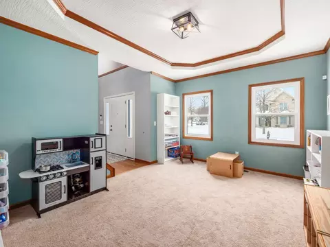 Living - 974 Wake Dr, Westerville, OH 43082 photo 2 of 10