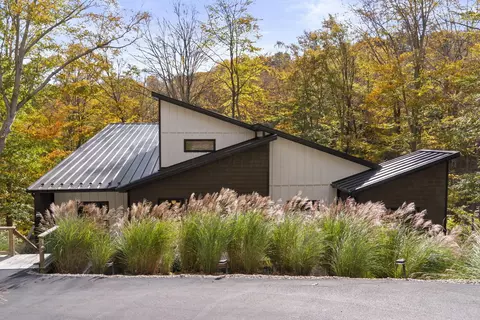 1633 Cardinal Hill Ln, Sugar Grove, OH 43155
