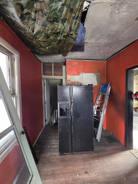 Entry Way - 1161 Spring Ave NE, Canton, OH 44704 photo 1 of 6