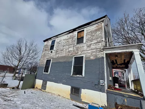 Exterior - 1161 Spring Ave NE, Canton, OH 44704 photo 2 of 4