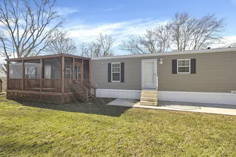 22 Skyline Dr, Ashville, OH 43103