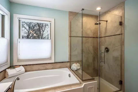 Bath - 8176 Kennedy Rd, Blacklick, OH 43004 photo 3 of 7