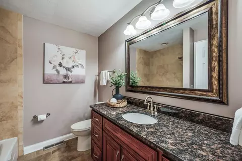 Bath - 8176 Kennedy Rd, Blacklick, OH 43004 photo 6 of 7