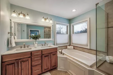 Bath - 8176 Kennedy Rd, Blacklick, OH 43004 photo 1 of 7