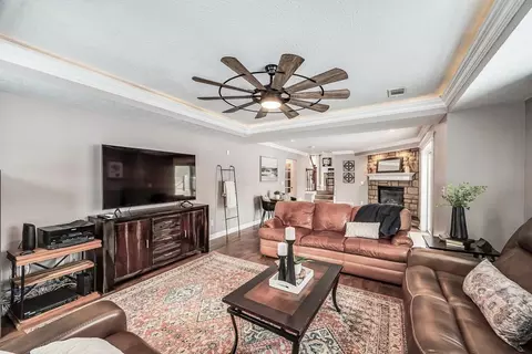 Living - 8176 Kennedy Rd, Blacklick, OH 43004 photo 6 of 9