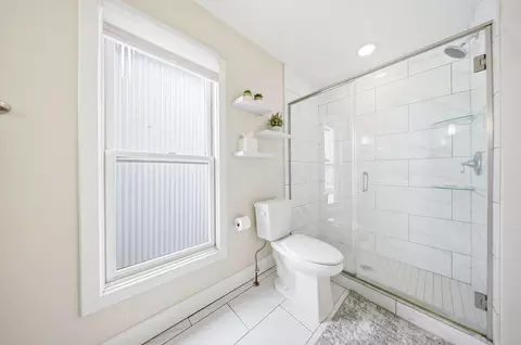 Bath - 161 E 4th Ave, Columbus, OH 43201 photo 3 of 3