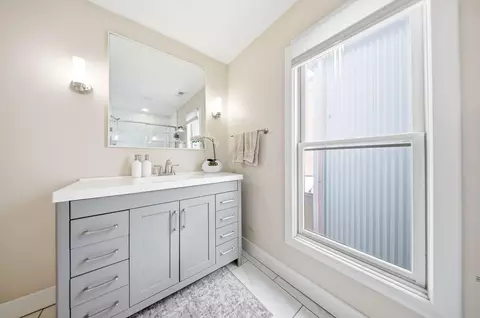 Bath - 161 E 4th Ave, Columbus, OH 43201 photo 2 of 3