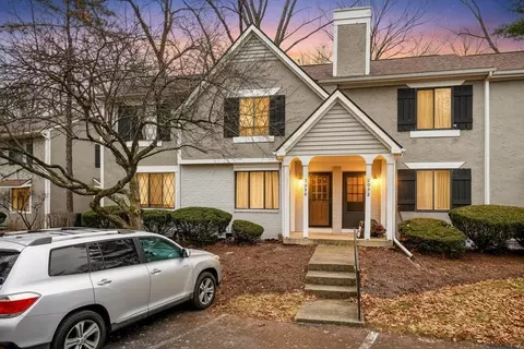 3050 Cooper Bluff Dr, Columbus, OH 43231