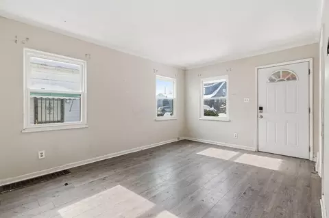 Living - 822 S Ruby Ave, Columbus, OH 43227 photo 5 of 5