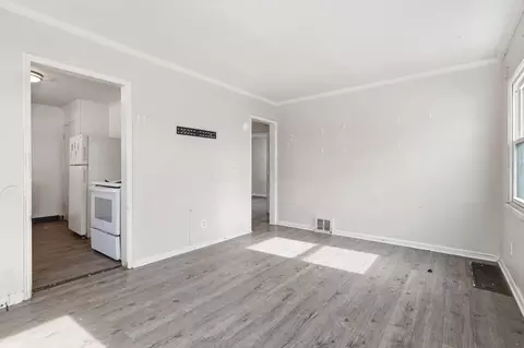 Living - 822 S Ruby Ave, Columbus, OH 43227 photo 3 of 5