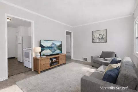 Living - 822 S Ruby Ave, Columbus, OH 43227 photo 2 of 5