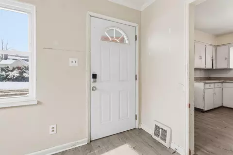 Entry Way - 822 S Ruby Ave, Columbus, OH 43227 photo 1 of 2