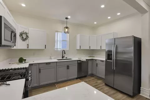 Kitchen - 233 E 6th Ave, Lancaster, OH 43130 photo 3 of 5