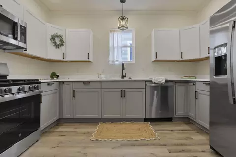 Kitchen - 233 E 6th Ave, Lancaster, OH 43130 photo 4 of 5