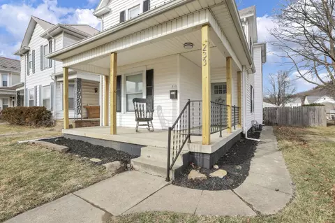 Exterior - 233 E 6th Ave, Lancaster, OH 43130 photo 3 of 6