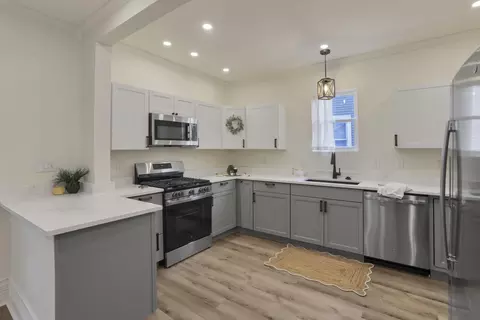 Kitchen - 233 E 6th Ave, Lancaster, OH 43130 photo 1 of 5