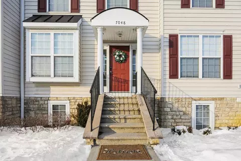 7048 Monarchos Dr #16, New Albany, OH 43054