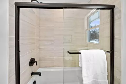Bath - 5195 River Forest Rd, Dublin, OH 43017 photo 9 of 13