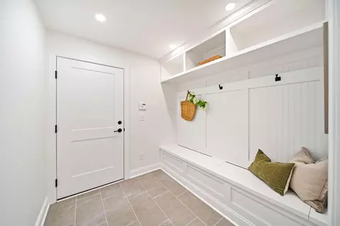 Entry Way - 5195 River Forest Rd, Dublin, OH 43017 photo 5 of 11